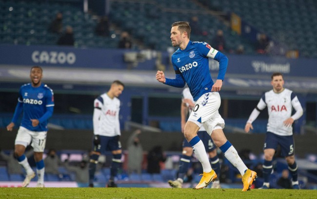 比赛中与队 比赛中与队